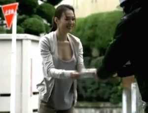 【人妻レイプ】朝のゴミ出しでオッパイ丸見え！ノーブラ人妻が無意識誘惑でレイプアクメ