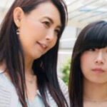 【素人ナンパ親子丼】清楚な親子をまとめてナンパして親子丼3P！美人ママは娘の前で中出しアクメ顔