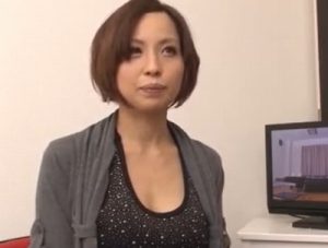 【淫乱素人】セックス前に軽くオナニーでアクメをキメてマンコを濡らす変態素人