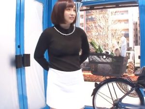 【潮吹き調教】快楽サドルに沈む若妻！ペダル操作でびちゃびちゃ絶頂アクメ
