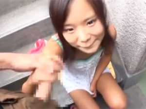 【潮吹き】無垢な美少女のカラダが野外プレイで敏感化…大量スプラッシュ絶頂