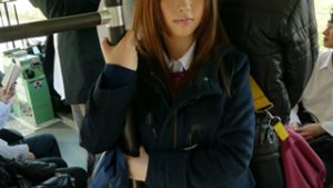 【素人痴漢レイプ】排卵日に痴漢にマンコから愛液が糸を引くほど興奮した美少女JKが無責任中出しレイプで派手にアクメする