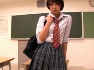 【湊莉久×口マンコJK】ドスケベJKが教室で男子生徒のチンポを口マンコでザーメン抜き！無洗チンポを美味しそうに舐めしゃぶる