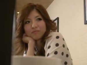 【痴女フェラ抜き】おとなしそうな男を狙って口マンコでザーメンを搾り取るチンポ中毒のスケベ巨乳ギャル