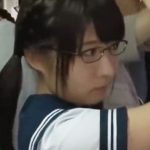 【飛鳥りん×JK痴漢交尾】ムッツリスケベなJKが痴漢されて性欲爆発！下品に腰を振って公開交尾