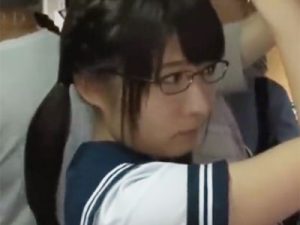 【飛鳥りん×JK痴漢交尾】ムッツリスケベなJKが痴漢されて性欲爆発！下品に腰を振って公開交尾