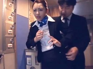 【桜井あゆ×CA時間停止レイプ】時間を止められて仕事中のムレムレマンコを空の上で無意識レイプされる美人CA！