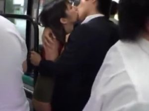 【湊莉久×痴漢レイプ】痴漢に生チンポで激しくレイプされてアクメした変態OLは愛液ザーメンまみれのチンポを美味しそうにお掃除フェラ奉仕してしまう