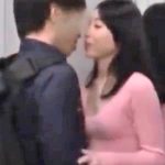 【中出し不倫妻】夫の不在をいいことに不倫相手に浅ましく腰を振ってザーメン中出しをおねだりするド淫乱妻