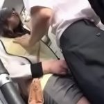 【チンポ喰い痴女】満員の車内で男のチンポを取り出して生膣喰いしちゃうスケベな痴女
