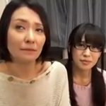 【素人親子丼】ナンパされた母娘が男のオナニーを観察して大興奮！親子そろって中出しOKのマンコ親子丼を披露してしまう
