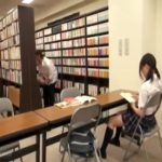 【JK口マンコザーメン飲み】ムッツリスケベの真面目JKがパンチラ見られて口マンコ即尺でザーメンごっくん！