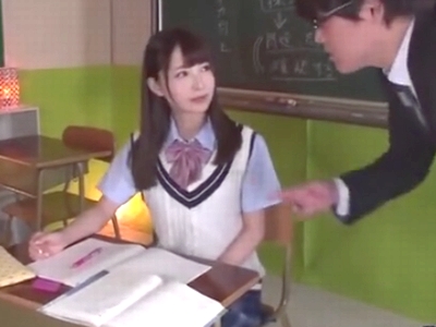 アイドル顔JKを子宮まで届く激ピスして潮吹きさせる！