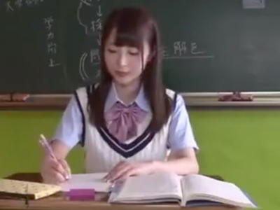 教室内で大量お漏らししちゃう黒髪JK→変態教師に発情されそのまま生ハメｗ