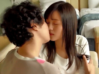 ムード満点のホテルパコで何度もヨガりイキしちゃう黒髪素人娘ｗ