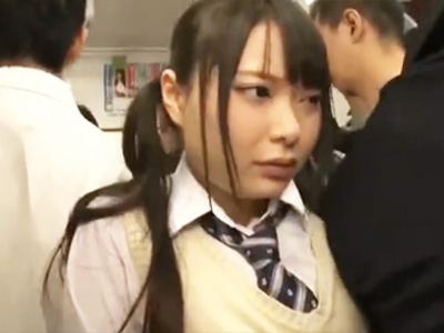 満員電車で屈強な男達に痴漢されて失禁アクメした美少女JKがトイレに拉致られ輪姦されちゃうｗ