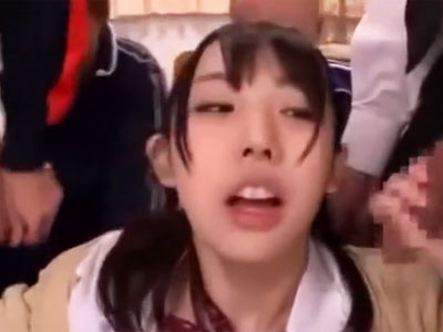 細身で可愛いポニテ美少女が囲まれ顔中にザーメンを掛けられて悶絶