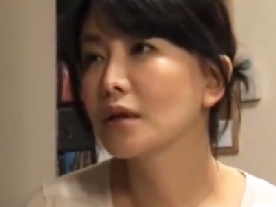 息子の同級生の若い体を貪って不倫パコに夢中になる美熟女ママ