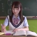 【九重かんな×おもらし交尾】教室で教師におもらし強要されたJKが大人チンポを丸呑みフェラしてびしょ濡れマンコでぶっかけ交尾