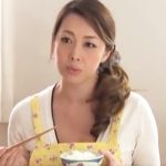 【風間ゆみ×熟女妻生交尾】性欲処理のために息子の友達の若チンポ使って生交尾するスケベ熟女！たっぷり熟膣犯されてガチアクメ