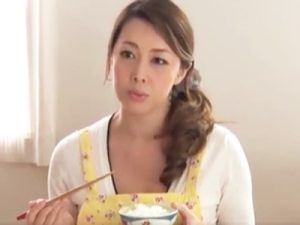 【風間ゆみ×熟女妻生交尾】性欲処理のために息子の友達の若チンポ使って生交尾するスケベ熟女！たっぷり熟膣犯されてガチアクメ