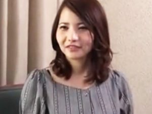 【素人妻不倫中出し】清楚でムッツリスケベなチンポ大好き人妻がスケベ顔で濃厚不倫！久しぶりの膣奥中出しで歓喜のハメイキ！