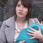 【素人妻ナンパ中出し】ナンパ男の極太チンポに欲情した淫乱妻が愛する夫と子供を忘れて初対面チンポと生交尾して膣奥中出し