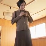【天野小雪×濃厚熟女交尾】チンポに飢えすぎた未亡人熟女が義理の父と濃厚なベロキス生交尾で下品な声でヨガり狂ってしまう