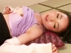 【近親相姦中出しレイプ】メス臭ムンムンの美熟女妻が義理の父から近親相姦レイプ！夫の横で膣奥に大量中出しされてしまう