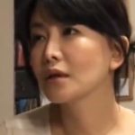 【チンポ喰い熟女妻】息子の友人の極太チンポに我慢できずにメスの顔して生交尾をおねだりしてしまう欲求不満熟女妻
