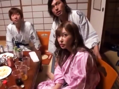 「もっと欲しいのぉ」キララさんがAV会社の社員旅行で乱交開始