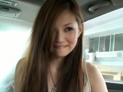 逆ナンした素人男性を車内で大胆丸見えフェラ