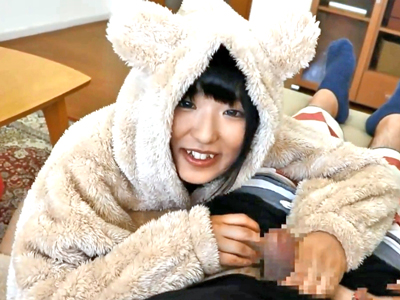 お兄ちゃんチンポをあざとくフェラ抜きしちゃう痴女妹