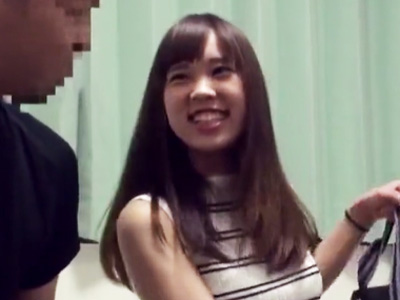 素股騎乗位で赤面しながら喘ぎ声をあげちゃうデリヘル娘に勢いで無許可中出しｗ