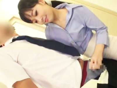 イヤホン推奨なOLお姉さんの囁き手コキ