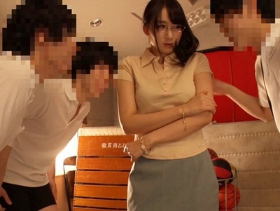 「ちょ、ちょっと…触らないで///」クソガキたちに弱みを握られて…慰み者になった女教師