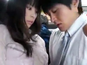 【人妻逆レイプ】欲求不満なスケベ妻が痴漢してきた男を制裁逆レイプ！口マンコフェラと膣マンコでザーメン搾り取って顔面ぶっかけ