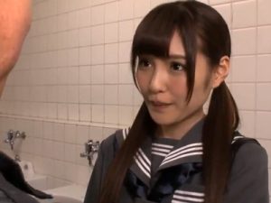 【肉便器JK】おっさんの臭いチンポが大好きな美少女JKがトイレでチンカス掃除フェラ！性欲処理で生マンコ使って大量射精