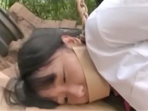 【JC失禁イラマレイプ】真面目そうなJCが拉致され集団レイプの餌食に！喉奥まで生チンポ突っ込まれる強制イラマで大量失禁