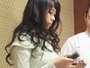 【人妻マッサージ中出し】スケベなマッサージで全身愛撫されマンコを濡らしてチンポを求める淫乱人妻！生チンポでズボズボ犯されて中出し