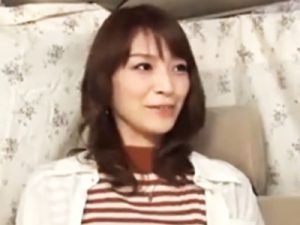 【素人妻中出し】上品で清楚な素人妻が初対面チンポに浅ましく欲情！スケベなパイパンマンコでザーメン根こそぎ中出し喰いしてしまう