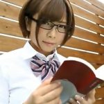 【紗倉まな×巨尻JK生ハメ】ムッツリスケベのめがねJKがデカ尻振ってチン媚びフェラ！フル勃起チンポで生マンコ犯され大量ぶっかけ
