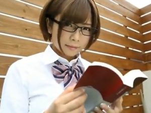 【紗倉まな×巨尻JK生ハメ】ムッツリスケベのめがねJKがデカ尻振ってチン媚びフェラ！フル勃起チンポで生マンコ犯され大量ぶっかけ