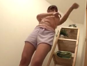 【近親相姦レイプ中出し】メス臭を撒き散らすスケベな姉に我慢できずに勃起チンポで近親相姦レイプ！姉マンコの膣奥に無許可中出し