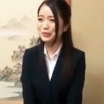 【OLチンポ奉仕】真面目な美人OLが混浴風呂でチンポ奉仕！丁寧な手コキとフェラで男たちの性欲処理をしてしまう