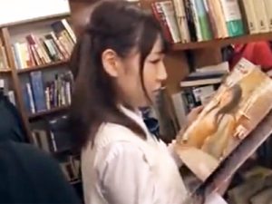 【JK着衣レイプ】図書館で見つけた真面目そうなJKにムラムラしたのでその場でレイプ！制服姿でマンコ犯されて下品な潮吹きアクメ
