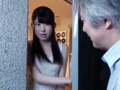 隣人の女子大生に媚薬を盛って忍び込みレイプするおっさん