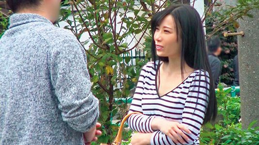 歯科助手を目指す学生が素股→クリに当たる巨根にパンティぐしょ濡れ...