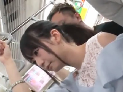 痴漢男に電車内でイカされ犯されイラマ口内射精されて悶絶する清楚美少女