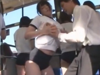バス内でブルマJK集団に逆痴漢仕掛けられて冤罪不可避のザーメンぶっかけ！